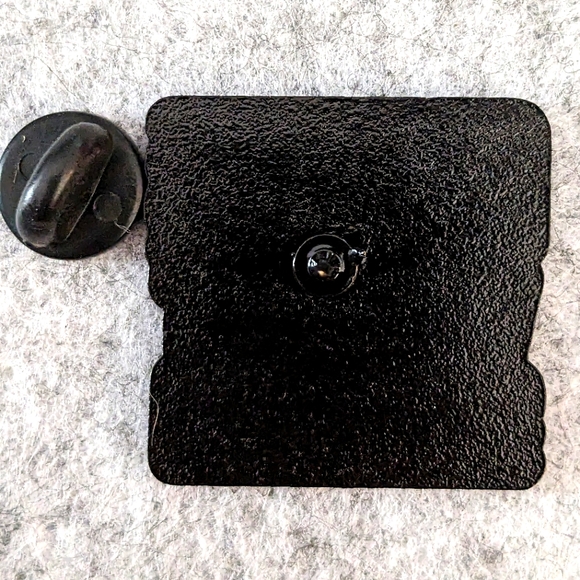 0 Days Without Sarcasm Pin - Picture 2 of 3